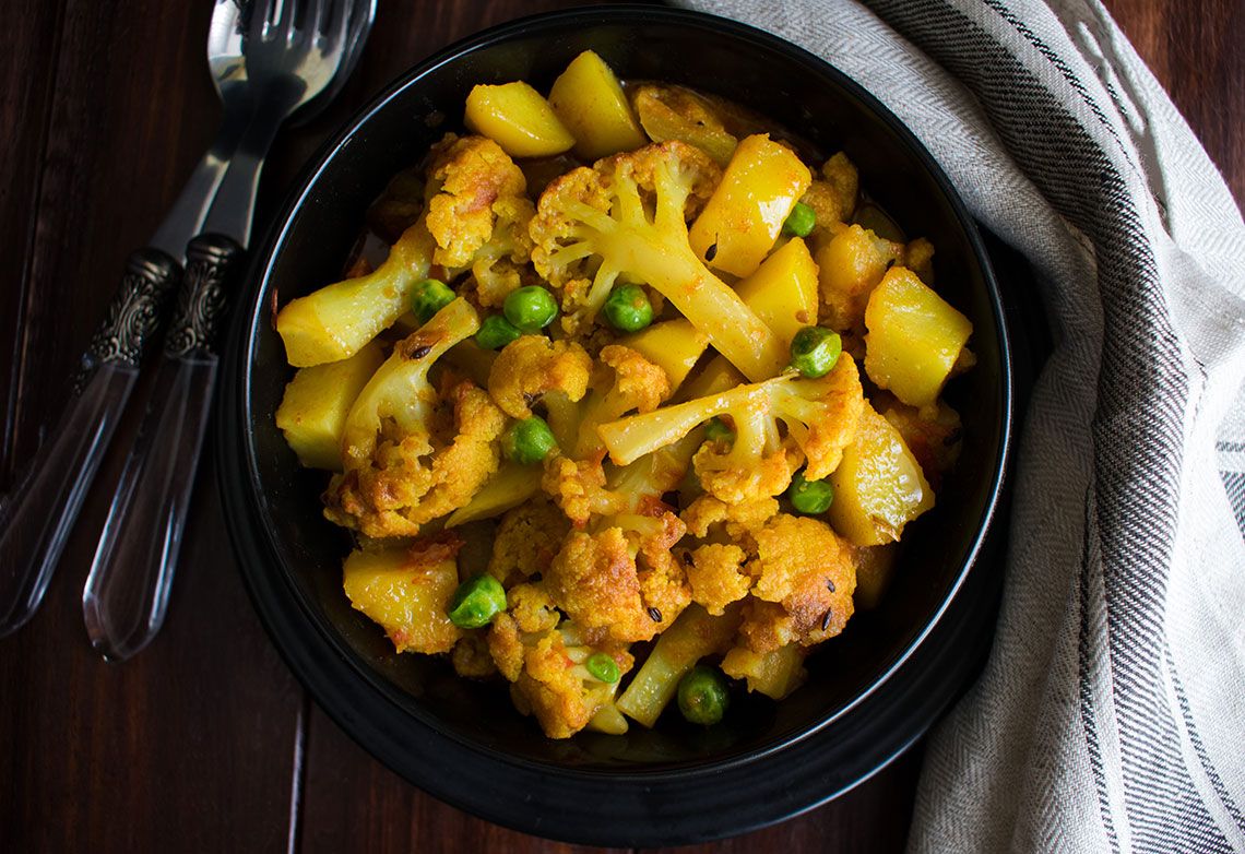 Aloo Gobi Bengali style (Bengali potato cauliflower curry)