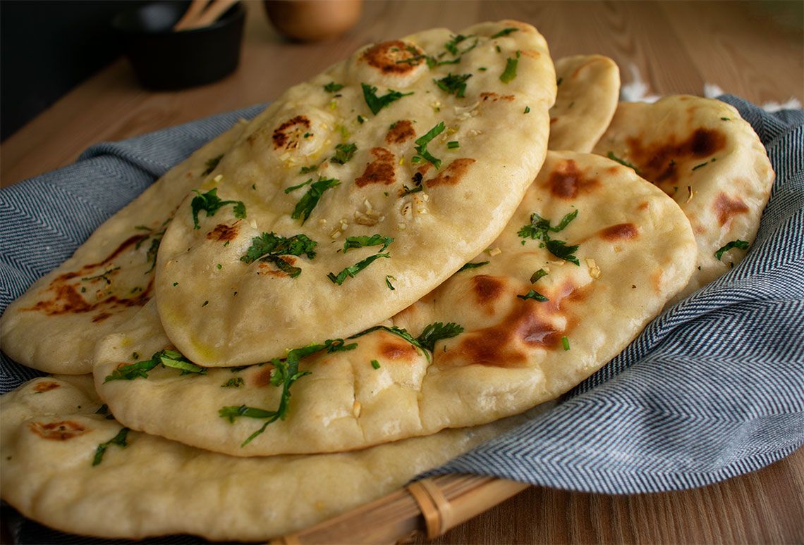 Naan de ajo al horno