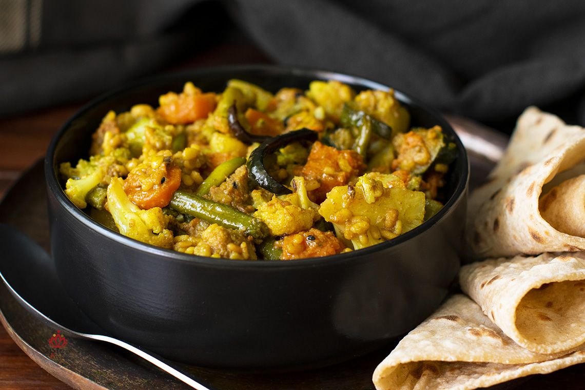 Menestra de verduras al estilo bengalí (receta tradicional vegetariana de la India)