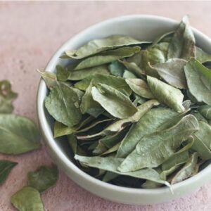 hojas de curry secas