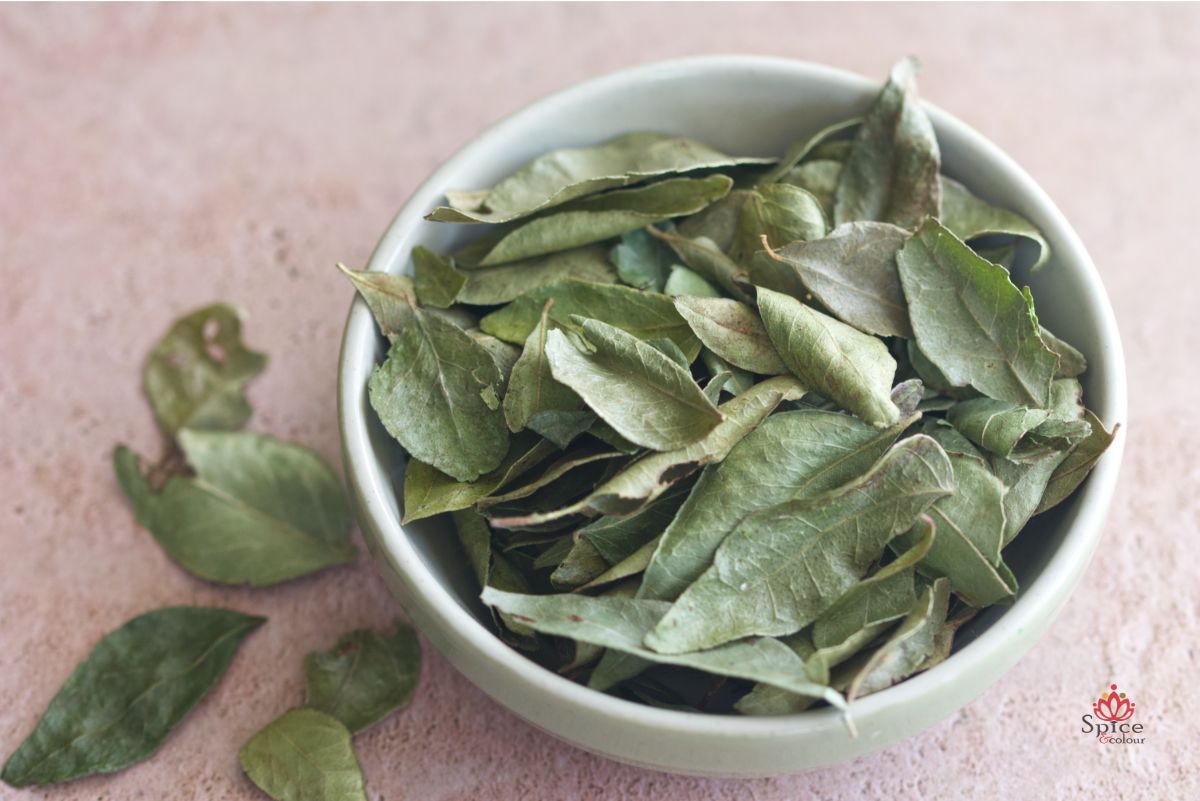 hojas de curry secas