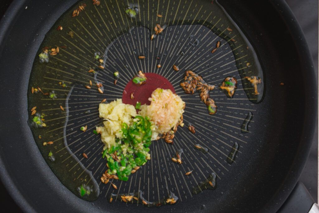 Sofrito de cebolla, chile, comino