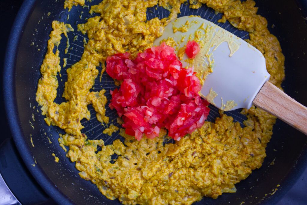 sofrito de cebolla y tomate